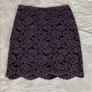 Elegant pencil skirt with mauve lace overlay size 4